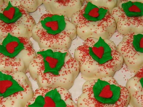 flower shaped almond coookies flavored with maraschino
