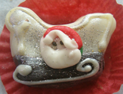 sleigh shaped almond cookie