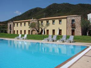 swimming pool at the hotel cardedu