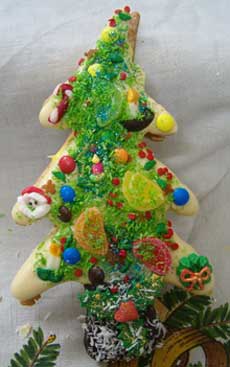 large sandwiched christmas tree cookie