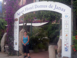 entrance to the hotle domus de janas in la torre di barisardo