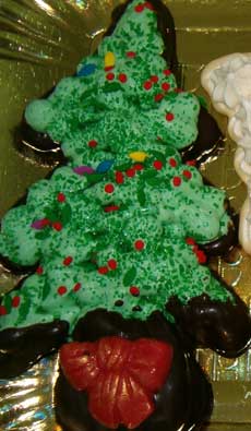 green christmas tree meringue cookie