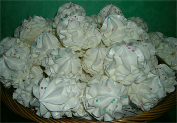 italian meringue cookies with a sardinian twist