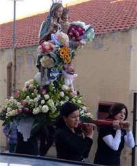 the statue of the madonna carried by ladies