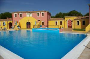 swimming pool at the renja residence