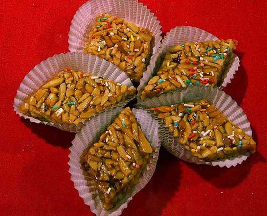 sardinian almond brittle cookies served in paper cases