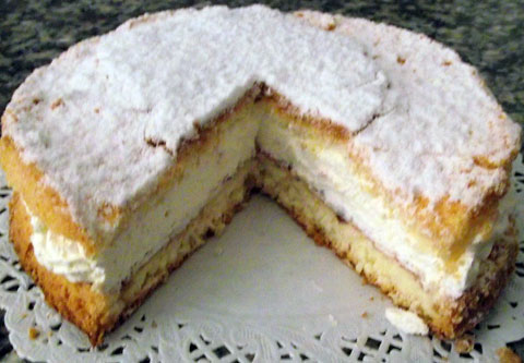 sponge cake with jamd ans cream
