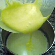 adding cream mixture to hot milk