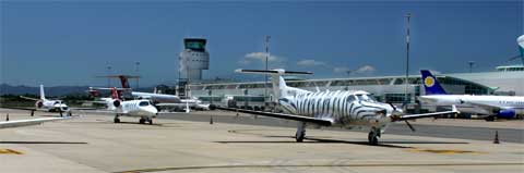 airplanes parked in alghero airport