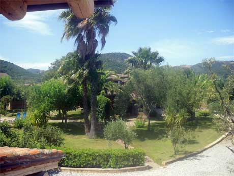 the oval garden in the grounds of the residence